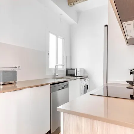 Blueground Sarria Balcony Bcn-74 דירה ברצלונה
