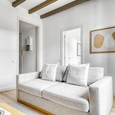 Blueground Sarria Balcony Bcn-74 דירה *