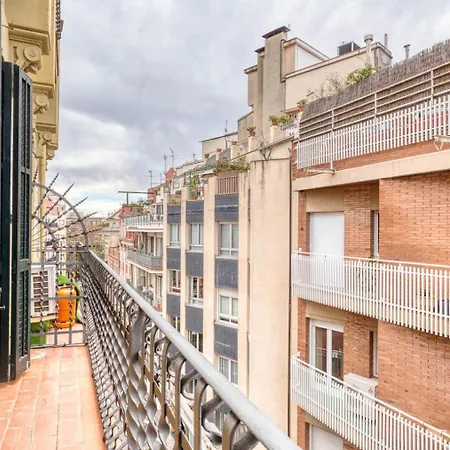 Blueground Sarria Balcony Bcn-74 דירה ברצלונה
