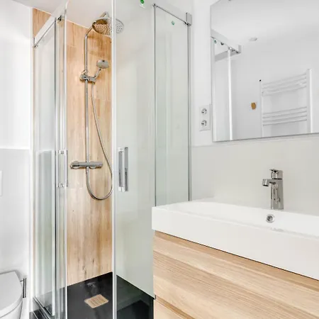 Blueground Sarria Balcony Bcn-74 דירה