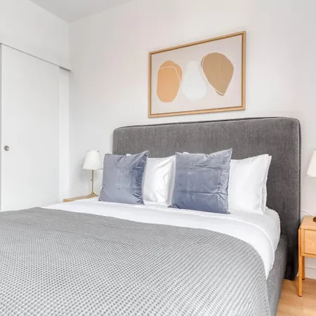 Blueground Sarria Balcony Bcn-74 דירה